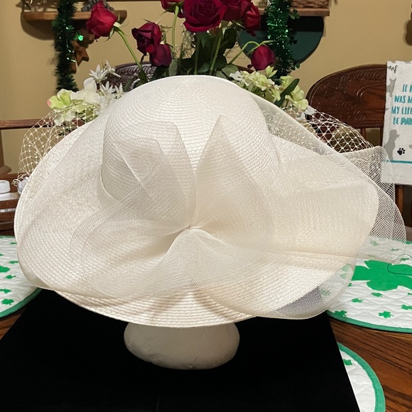 Vintage Wide-Brim Veiled Straw Hat - Ivory - Picture 3 of 6